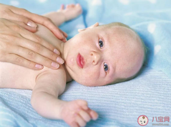 婴儿抚触一定要抹婴儿油吗婴儿抚触用什么油 婴儿抚触一定要抹婴儿油吗婴儿抚触用什么油