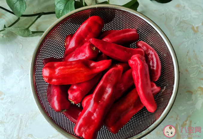 切辣椒不小心辣到手怎么办 怎么切辣椒不辣手