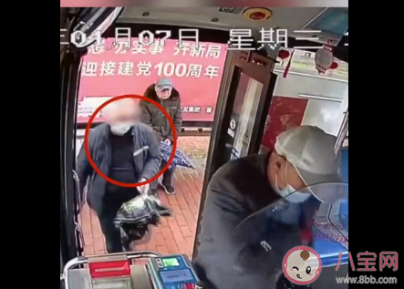 小偷尾随老人偷8000元退7500是怎么回事 为什么会退钱给老人