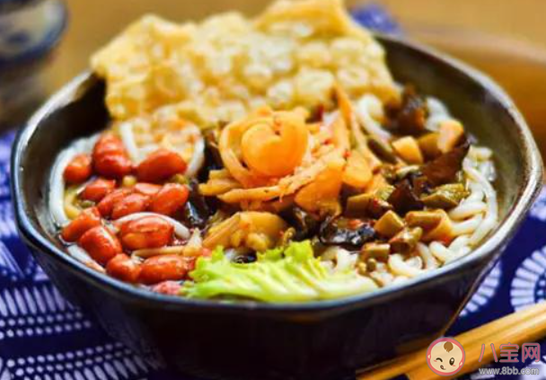 柳州螺蛳粉卖到20多个国家地区 螺蛳粉为什么这么火爆 柳州螺蛳粉卖到20多个国家地区 螺蛳粉为什么这么火爆