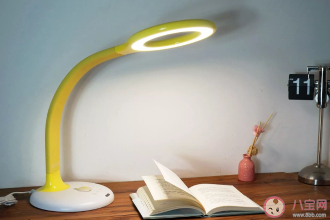 护眼灯真的能防控近视吗 买护眼灯要看哪些参数 护眼灯真的能防控近视吗 买护眼灯要看哪些参数