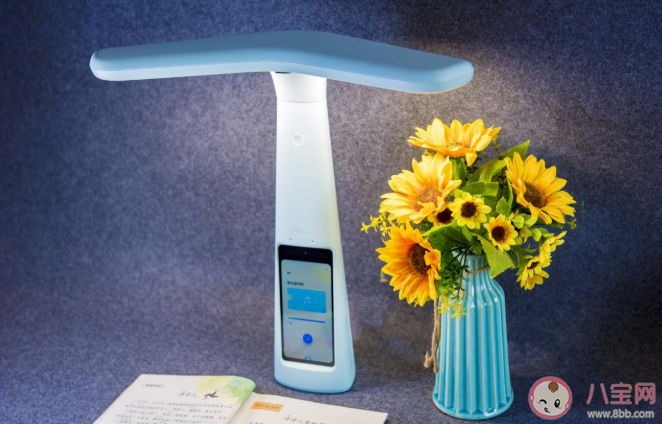 护眼灯真的能防控近视吗 买护眼灯要看哪些参数 护眼灯真的能防控近视吗 买护眼灯要看哪些参数