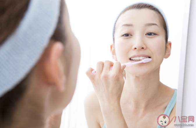 早上刷牙和晚上刷牙哪个更重要 睡前不刷牙有什么危害