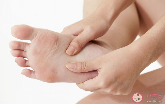 天气一热就脚臭是怎么回事 夏天容易脚臭怎么除臭