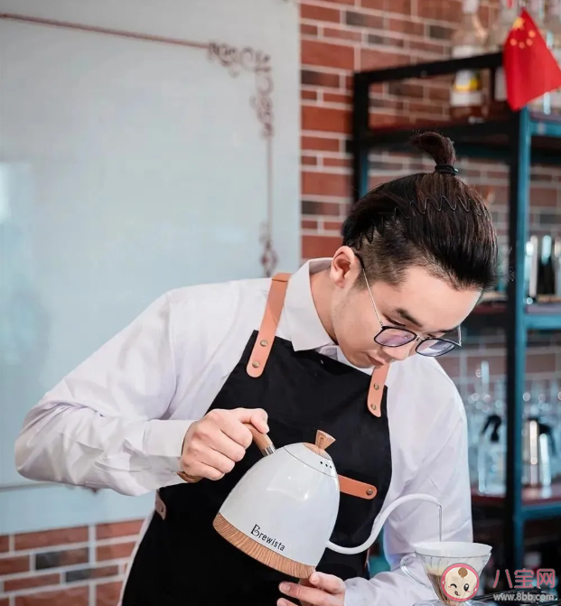 一杯奶茶是怎么制成的  调饮师工作任务是做什么