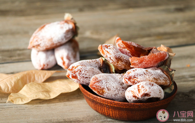 柿饼表面上一层白白的霜是什么 柿饼上的白霜越多越好吗 柿饼表面上一层白白的霜是什么 柿饼上的白霜越多越好吗