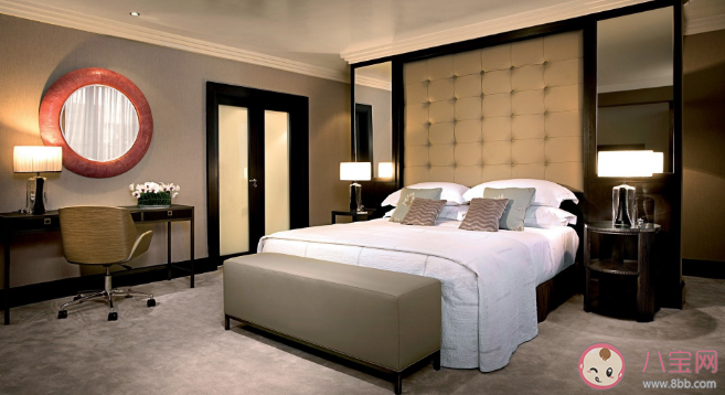 卧室镜子不能正对着床吗 梳妆台镜子放在卧室哪里最合适