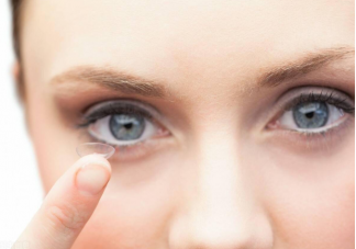 隐形眼镜戴着不舒服是怎么回事 怎么挑选合适的隐形眼镜