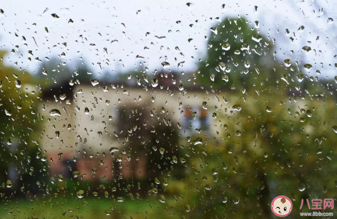 被雨声吵醒的朋友圈说说 被雨声吵醒发朋友圈文案句子