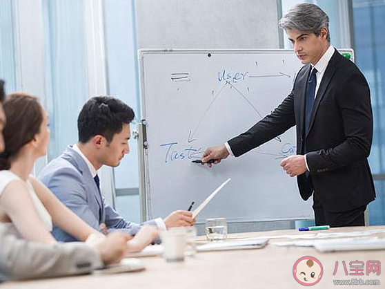 临下班才开会算强制加班吗 怎么看待一到下班就开会