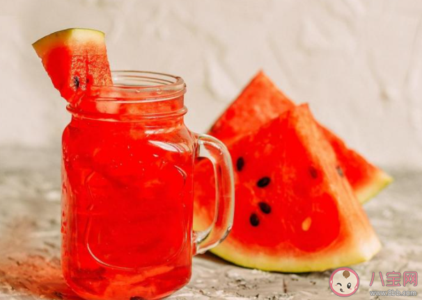 夏天吃西瓜朋友圈文案可爱 吃西瓜的朋友圈怎么发