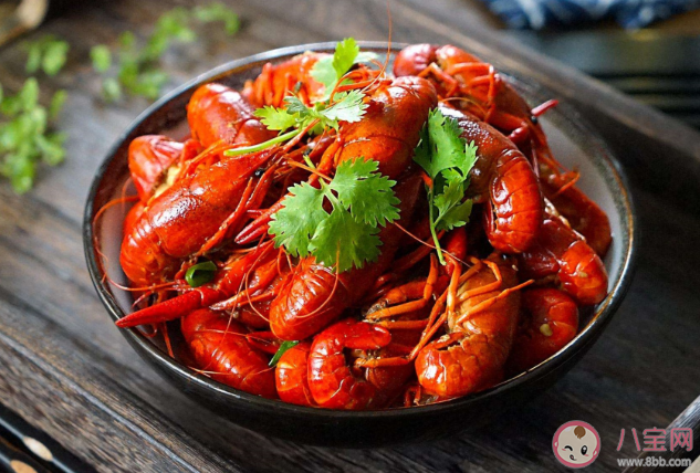 小龙虾怎么判断公母 小龙虾公的好还是母的好吃 小龙虾怎么判断公母 小龙虾公的好还是母的好吃