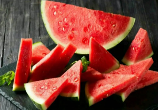 怎样挑到营养好吃的西瓜 营养专家教你怎样聪明吃瓜