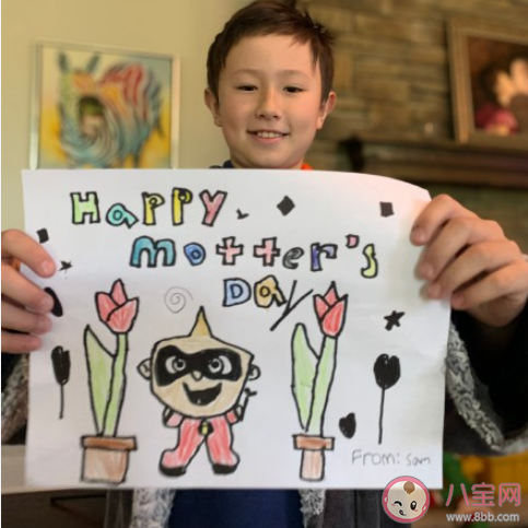 母亲节儿子送礼物妈妈怎么发朋友圈 收到母亲节礼物感动说说