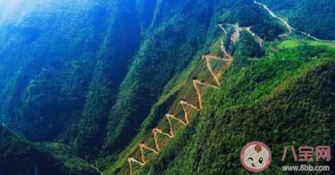四川80多度悬崖发夹山路在哪 开车走山路要注意些什么