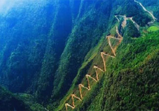 四川80多度悬崖发夹山路在哪 开车走山路要注意些什么