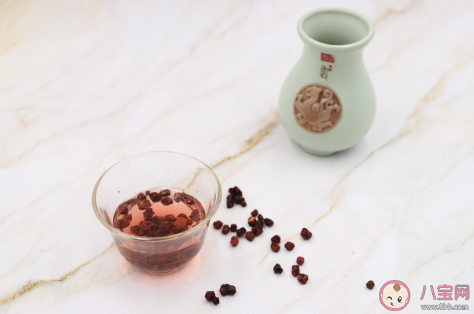 五味子泡水一次放几粒 五味子泡水可以加蜂蜜吗