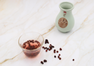 五味子泡水一次放几粒 五味子泡水可以加蜂蜜吗