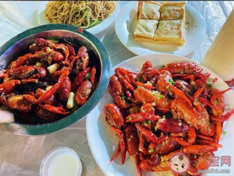 吃小龙虾图片发朋友圈句子 晒吃小龙虾图片的说说