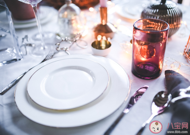 开水烫餐具能杀菌消毒吗 在外用餐怎么保证餐具卫生