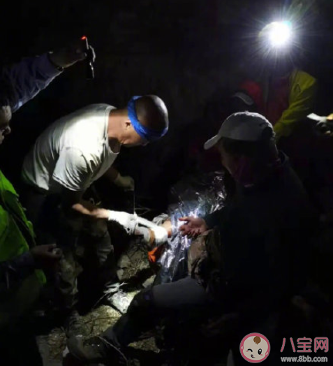 救援队断水驴友却烧水泡茶 如何看待驴友对救援队留一手 救援队断水驴友却烧水泡茶 如何看待驴友对救援队留一手