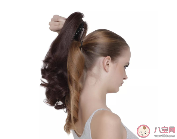 戴假发好还是植发好 戴假发会使脱发更严重吗