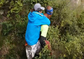 救援队断水驴友却烧水泡茶 如何看待驴友对救援队留一手