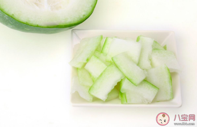 奶奶用放置4年冬瓜水喂孙女致中毒 喝冬瓜水为什么会中毒 奶奶用放置4年冬瓜水喂孙女致中毒 喝冬瓜水为什么会中毒