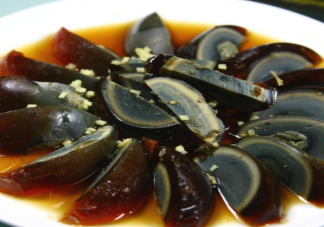 皮蛋吃多了会铅中毒吗 皮蛋怎么吃更健康