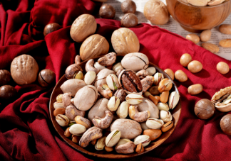 坚果出现哪些异样不能食用 吃不完的坚果怎么保存