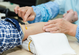 采血后为什么需要按压针口 正确的按压方式是什么