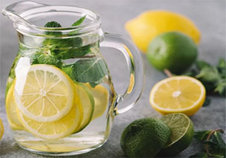 白天喝柠檬水皮肤会变黑吗 干柠檬片泡水有效果吗