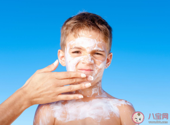 哪些防晒部位容易被忽略 正确的涂防晒方法是什么 哪些防晒部位容易被忽略 正确的涂防晒方法是什么