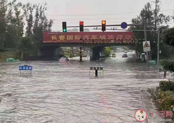 降雨后长春市开启驾船模式 道路积水出门要注意些什么