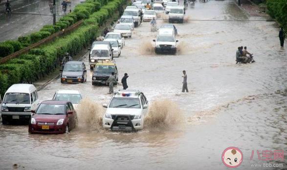 降雨后长春市开启驾船模式 道路积水出门要注意些什么