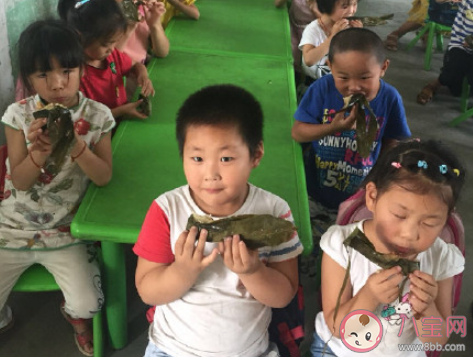 幼儿园端午吃粽子活动报道简讯 幼儿园端午节吃粽子新闻稿