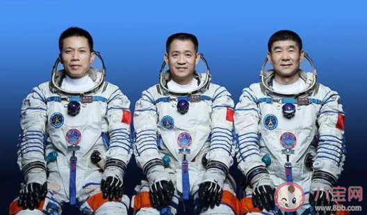 航天员拎着的小箱子是什么 3名航天员要在太空待多久