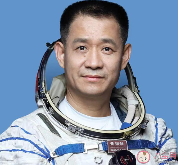 航天员拎着的小箱子是什么 3名航天员要在太空待多久