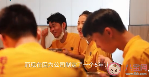 程序员改行当火锅店服务员 大学生当服务员丢人吗