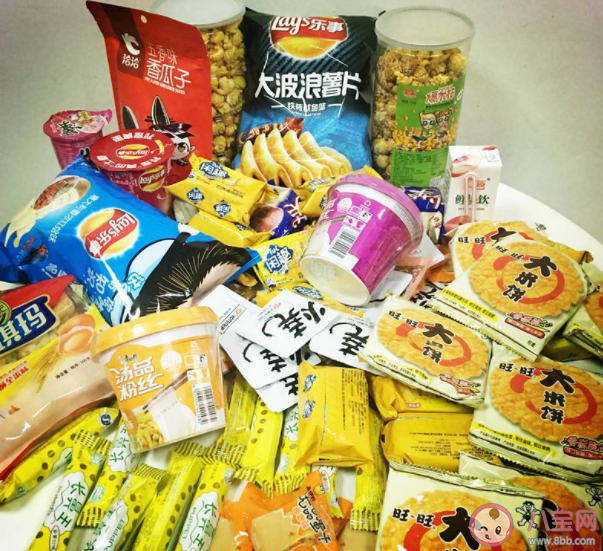 上班吃零食被同事说没素质 上班能不能吃零食