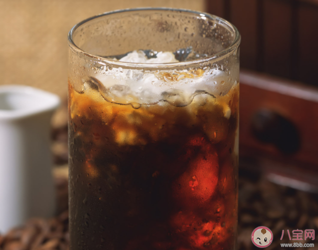 总喝可乐有哪些危害 一天喝多少可乐算多