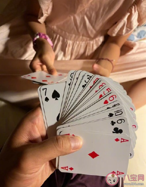 邓超女儿睡前要求打扑克 孩子睡前应该养成哪些好习惯