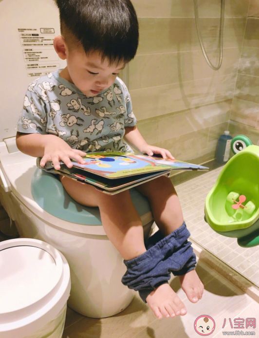 孩子内裤经常湿一片正常吗 孩子喜欢憋尿该怎么引导