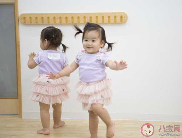 孩子夏天的衣服多久洗一次 给孩子洗衣服用什么洗