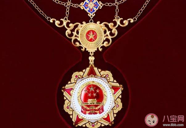 七一勋章和共和国勋章哪个级别高 七一勋章和共和国勋章区别是什么