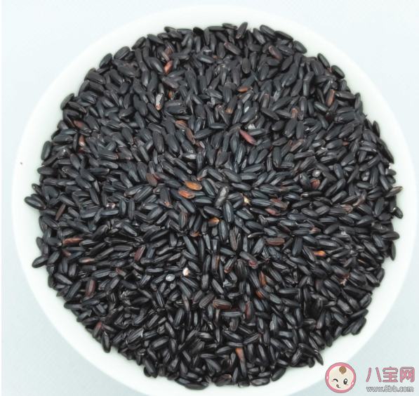 黑米泡水掉色正常吗 如何鉴别黑米是不是人工色素染的