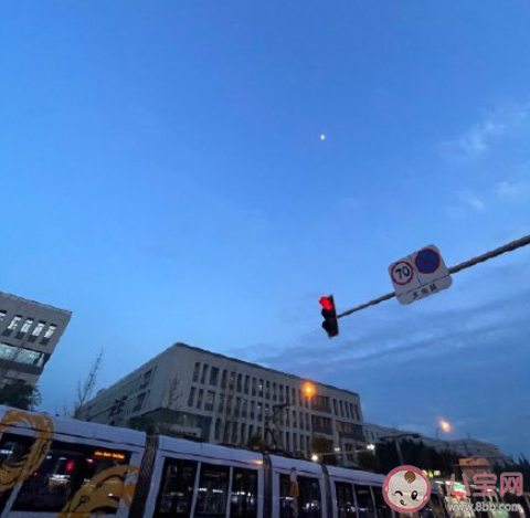 月薪8000的工作和读研该如何选择 要放弃高薪资去读研吗
