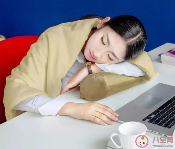 夏天老犯困是怎么回事 夏天犯困怎么办 夏天老犯困是怎么回事 夏天犯困怎么办