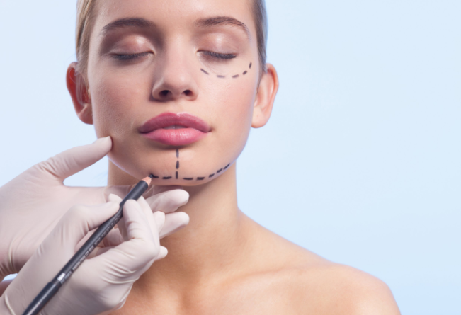 拉皮的最佳年龄是多少岁 拉皮手术后疤痕会很明显吗 拉皮的最佳年龄是多少岁 拉皮手术后疤痕会很明显吗