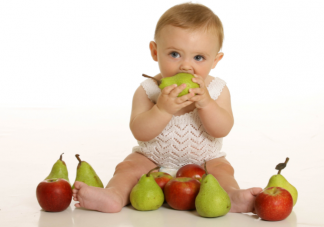 第一次给孩子吃水果吃什么最好 哪些水果宝宝要慎吃